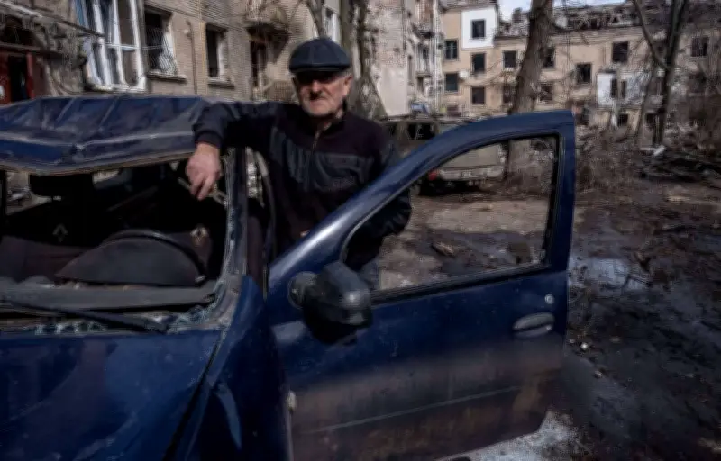 Pourparlers de paix en suspens et Macron propose une coopération nucléaire européenne