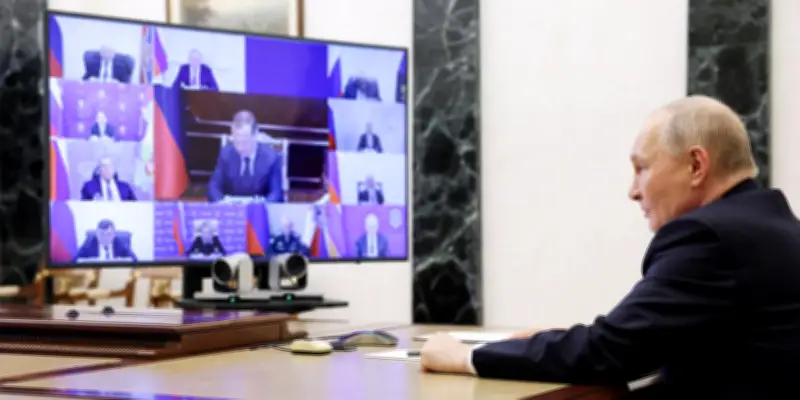 Poutine et Medvedev intensifient la rhétorrique nucléaire contre l'Occident en Ukraine