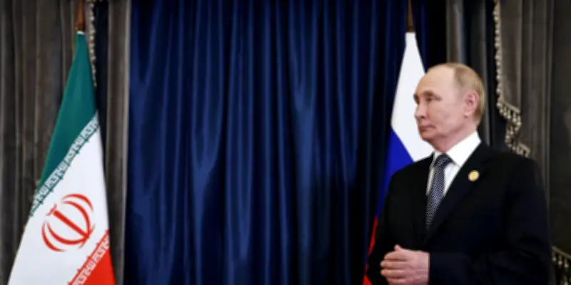 Poutine rend hommage à Khamenei mais évite soigneusement toute critique des États-Unis