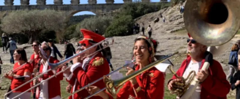 Pâques au Pont du Gard : un festival mêlant arts de la rue et saveurs du terroir
