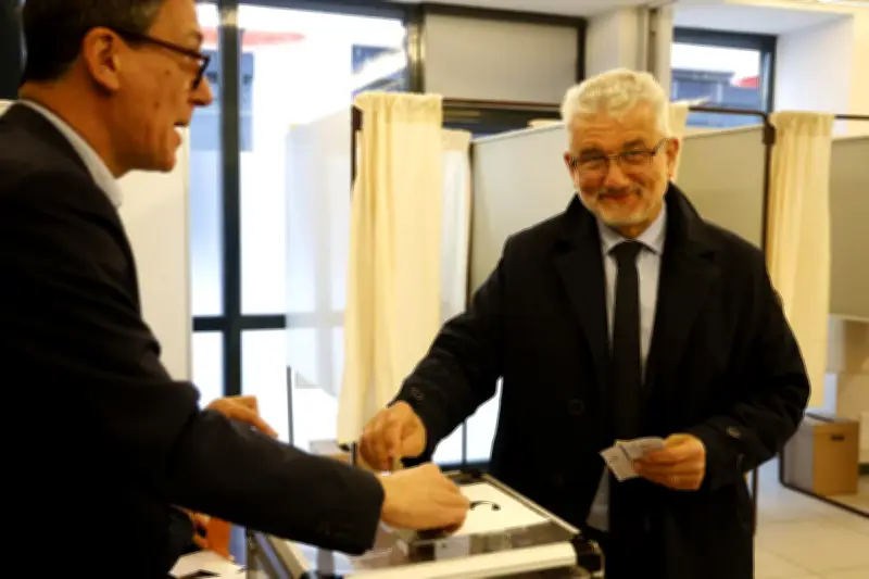 Périgueux : le maire sortant Lavitola en tête au premier tour, duel serré avec Cadet