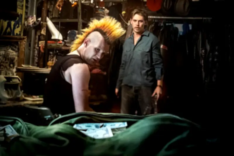 « Pris au piège. Caught Stealing » : Aronofsky revisite le néo-noir new-yorkais