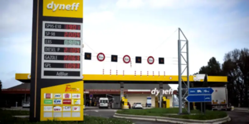 Prix des carburants : l'impact dévastateur sur les budgets des ménages modestes