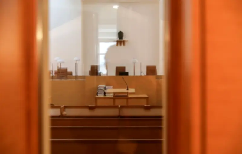 Procès à Besançon d'un bûcheron accusé de viols et chantage sur 43 adolescents