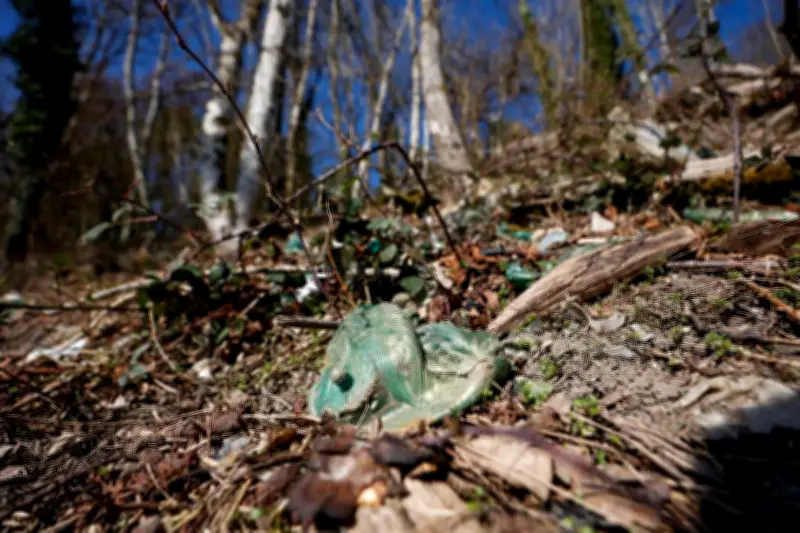 Procès de Nestlé suspendu : l'État et le géant alimentaire face aux décharges sauvages