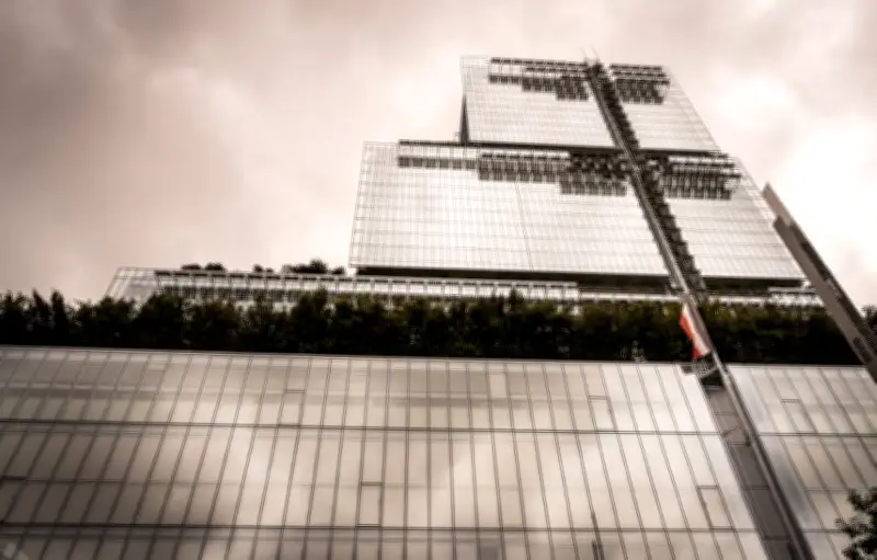 Procès à Paris d'un réseau de faux conseillers bancaires ayant escroqué 740 000 euros