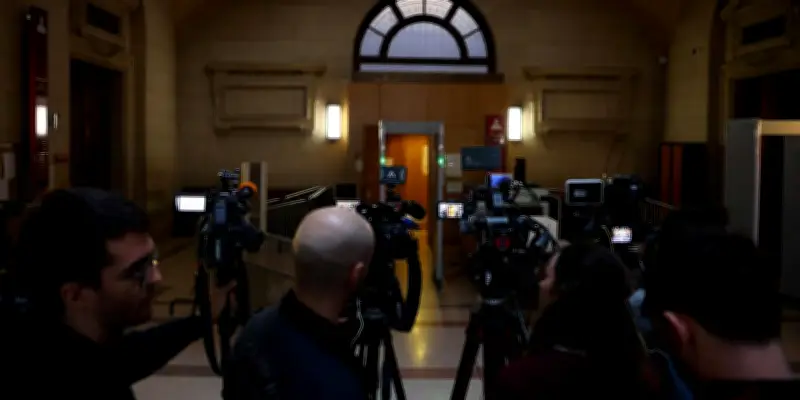 Procès Tariq Ramadan : l'accusé absent, un mandat d'arrêt international demandé