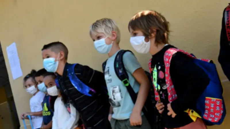 Protocole sanitaire niveau 2 : quelles règles s'appliquent dans les écoles de 61 départements ?