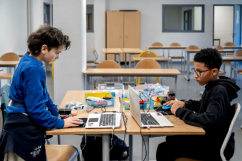 Près de Lyon, robotique et manga ouvrent les collégiens à la culture et au social