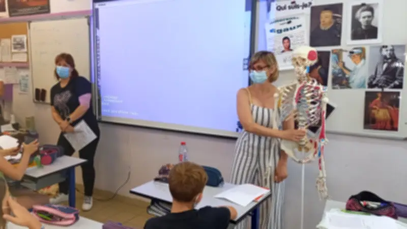 Prévention du mal de dos à l'école Les Cèdres : les kinés sensibilisent les élèves