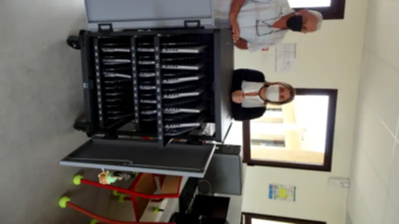 Puimisson équipe l'école Simone-Veil d'une classe informatique mobile innovante