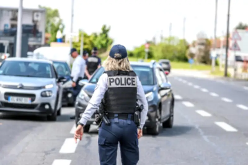 Pyrénées-Atlantiques : les refus d'obtempérer explosent, les policiers réclament des peines plus fermes