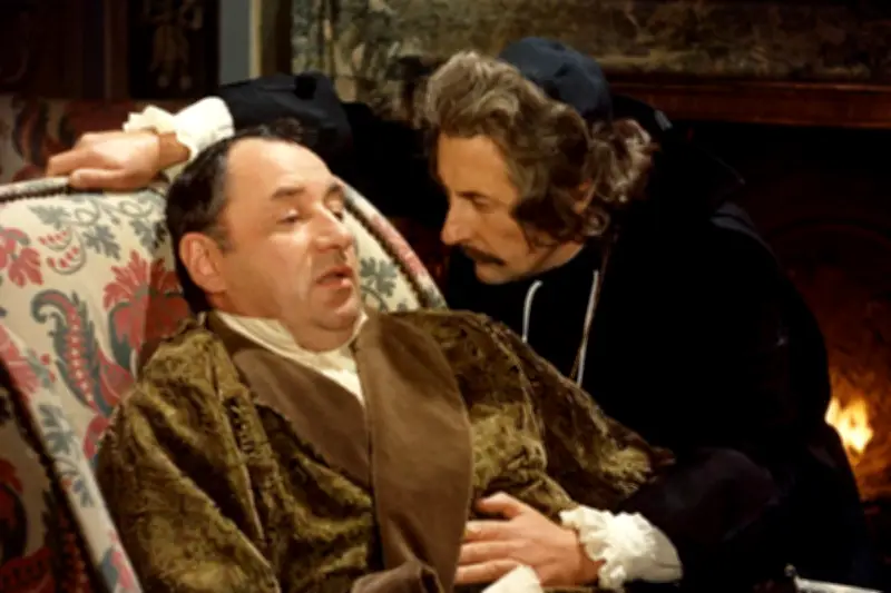 « Que la fête commence » : Tavernier revisite la Régence avec Noiret et Rochefort