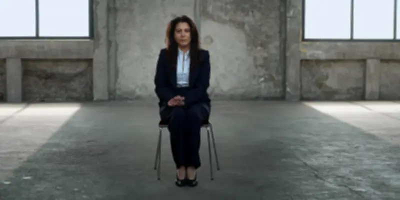 Qui veut la peau de la lanceuse d'alerte sur Arte ? Portrait d'Houria Aouimeur