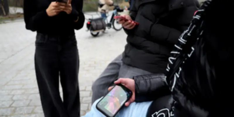 Rapport annuel sur le bonheur : les réseaux sociaux mis en cause pour leur impact négatif