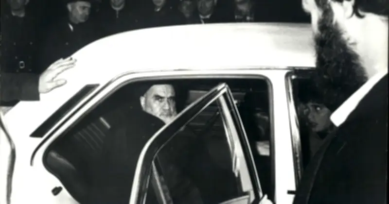 Raymond Aron analyse l'avenir du 'prophète désarmé' après la chute des Pahlavi