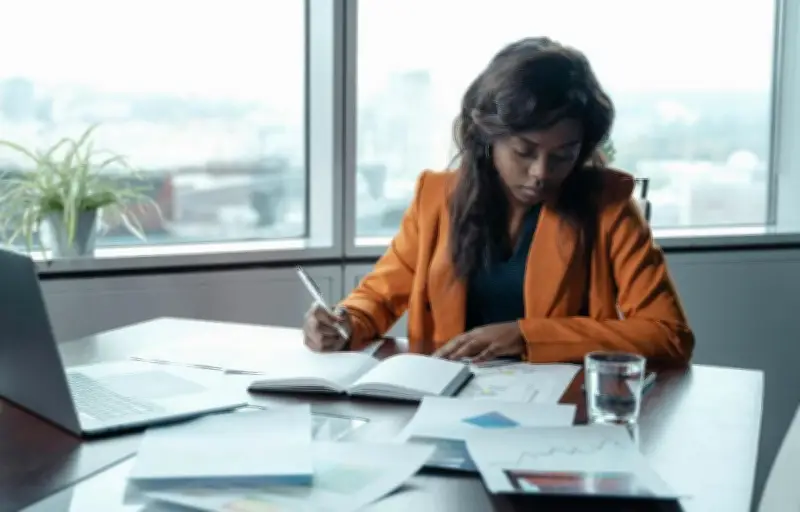 Reconversion professionnelle : les secteurs qui recrutent massivement en 2024