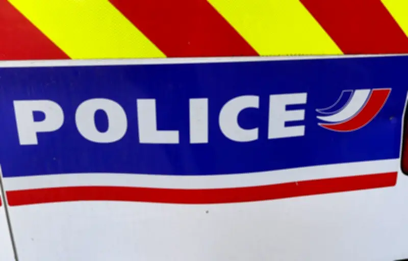 Reims : deux adolescents grièvement blessés dans une collision moto-bus, le véhicule caillassé