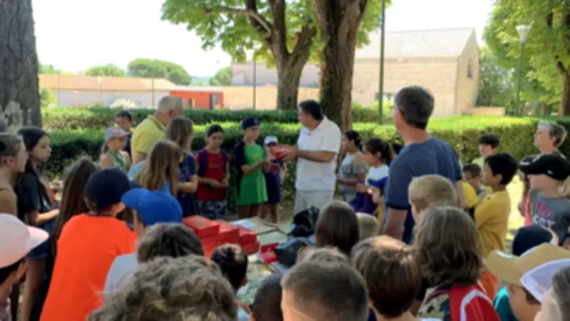 Remise de dictionnaires aux CM2 : un rituel émouvant à Cruviers-Lascours