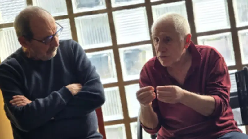 René Frégni partage sa vision intime de l'écriture lors d'une rencontre littéraire à Cendras