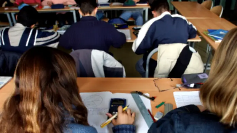 Rentrée 2025 : Bac maths sans calculatrice, pause numérique et contrôle continu modifié