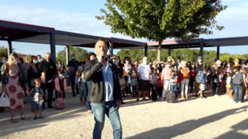 Rentrée musicale à Marignac : un papa chante Julien Doré pour les écoliers