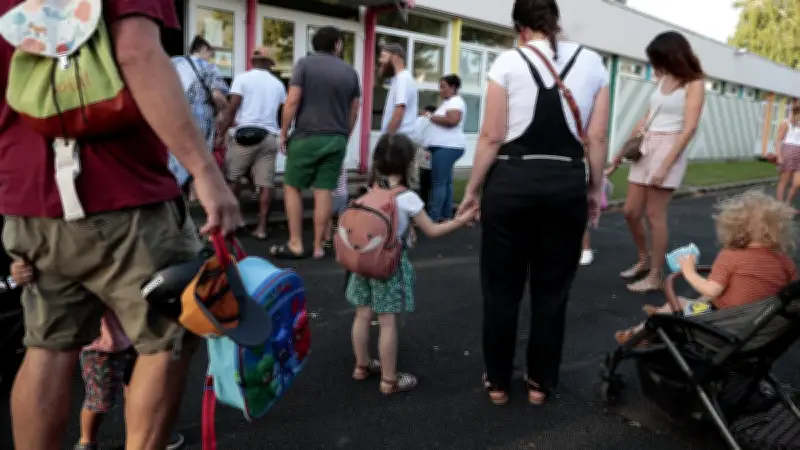 Rentrée scolaire : des milliers d'élèves handicapés privés d'accompagnement adapté