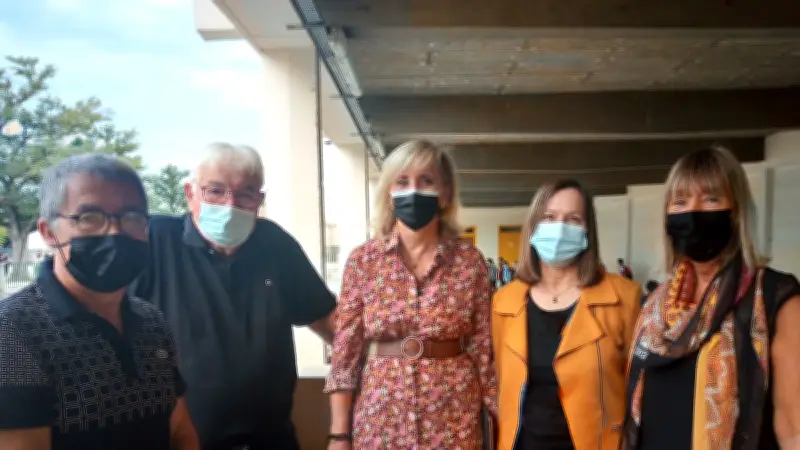 Rentrée scolaire à Garons : la députée Françoise Dumas visite l'école Jean-Monnet