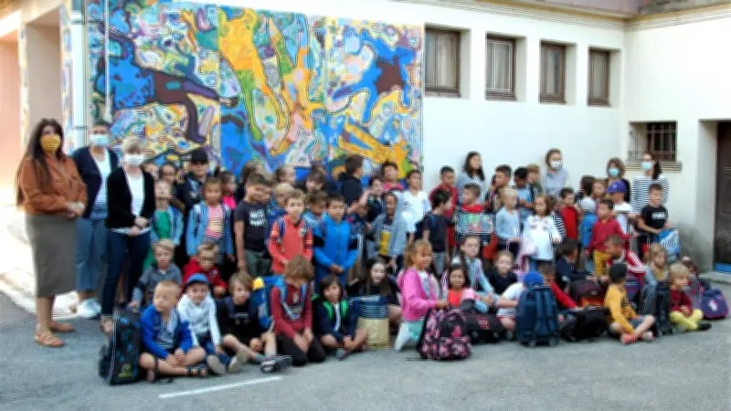 Rentrée scolaire à Sabran : une école rénovée et un poulailler pédagogique