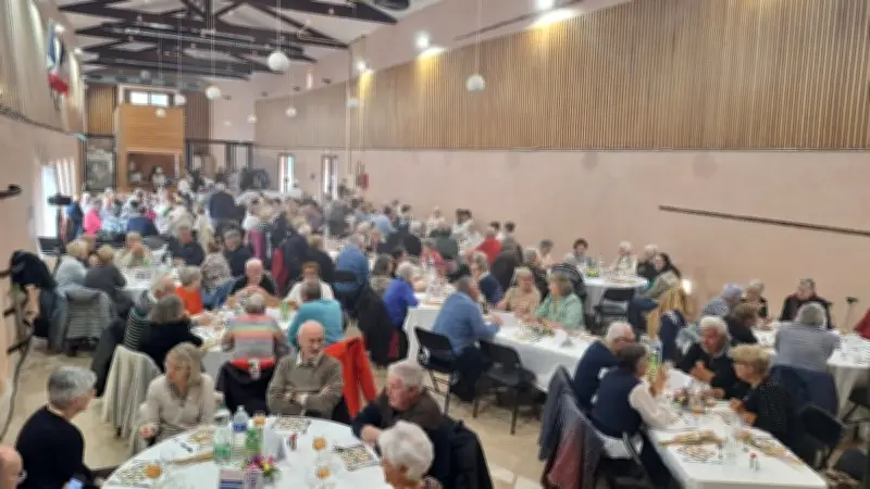 Repas des aînés à Saint-Geniès-de-Fontedit : 170 convives célèbrent la Journée des droits des femmes