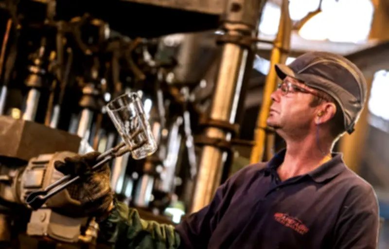 Reprise du verrier Arc validée : 700 postes supprimés malgré le sauvetage historique