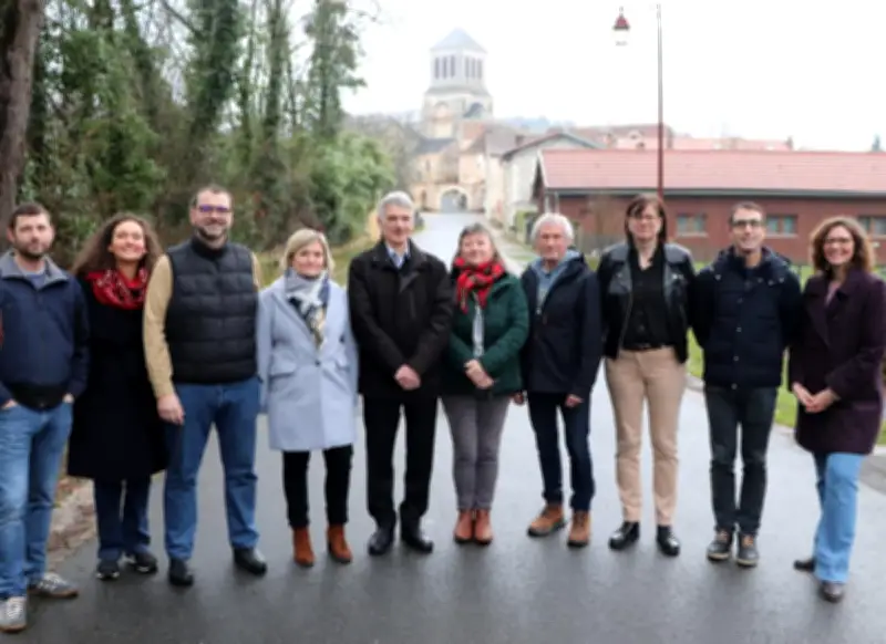 Éric Devise conduit une liste diversifiée pour succéder au maire d'Issac