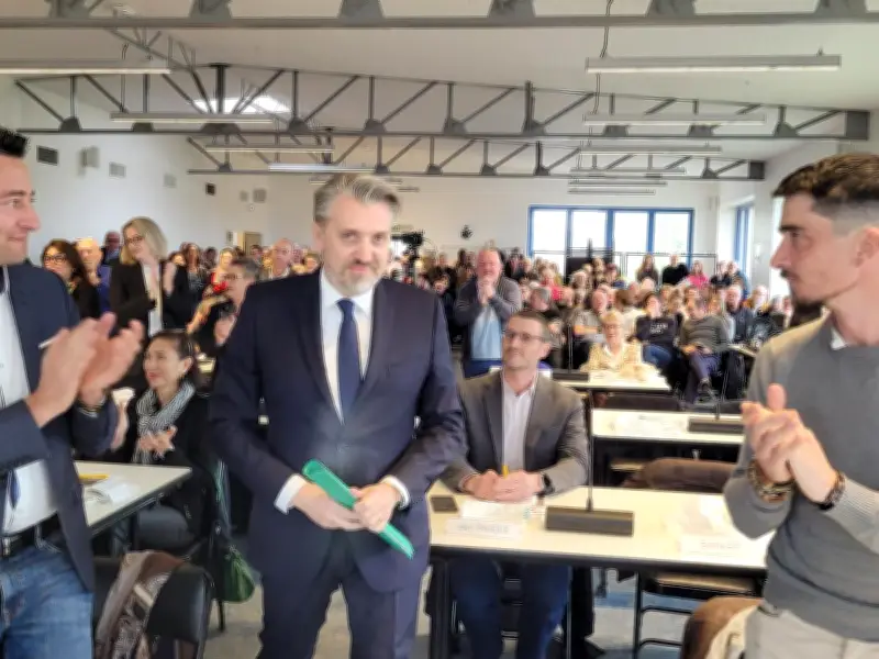 Éric Poulliat officiellement élu maire du Haillan, succédant à Andréa Kiss