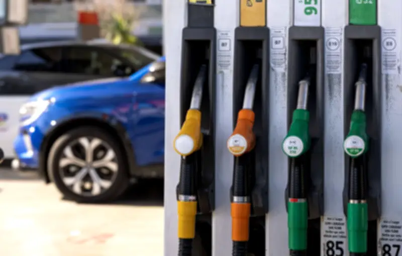 Roland Lescure rassure sur les prix de l'essence malgré la crise au détroit d'Ormuz