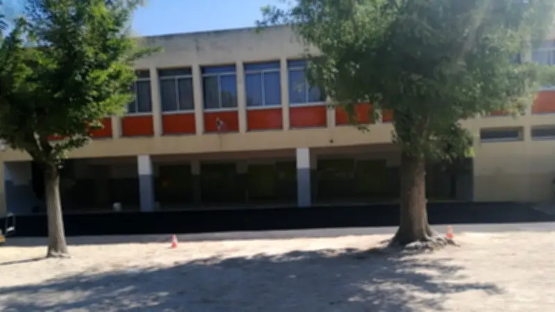 Roquemaure améliore l'accessibilité scolaire avec une nouvelle rampe PMR