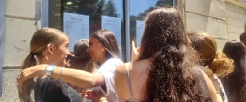 Résultats du bac à Nîmes : soulagement et joie dans les lycées gardois