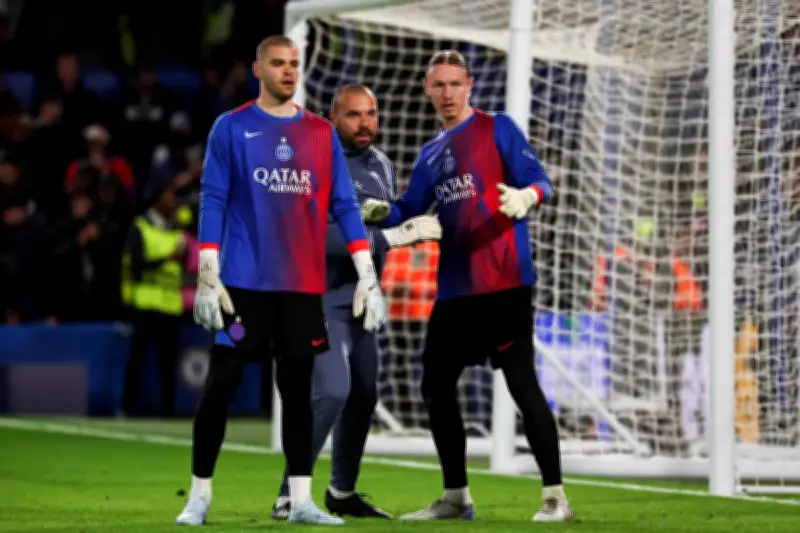 Safonov s'impose comme le gardien numéro 1 du PSG, Chevalier relégué sur le banc