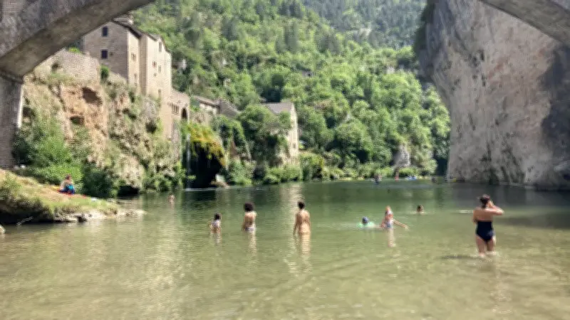 Saint-Chély-du-Tarn : la plage de carte postale des gorges du Tarn en Lozère