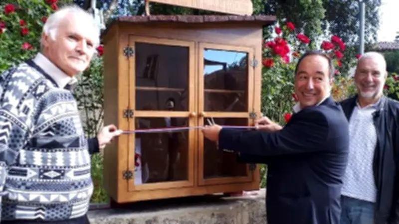 Saint-Georges-d'Orques installe deux nouvelles boîtes à livres avec espaces détente