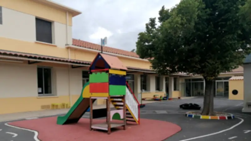 Saint-Jean-de-la-Blaquière inaugure une nouvelle cour de récréation pour son école élémentaire