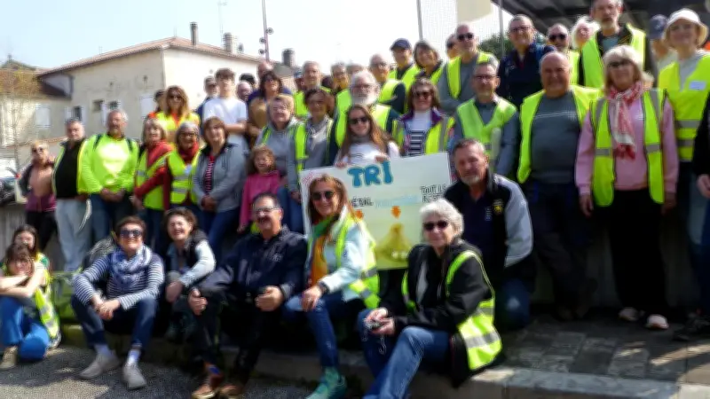 Saint-Po-Sympa mobilise 60 citoyens pour un nettoyage printanier réussi
