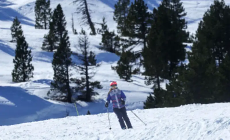 Saison de ski dans les Pyrénées : une fréquentation mitigée malgré une neige abondante