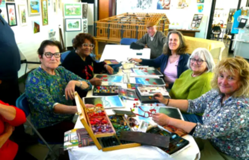 Sandra Chazeau dévoile ses pastels aux Arts de la Haute Lande avec des matériaux locaux