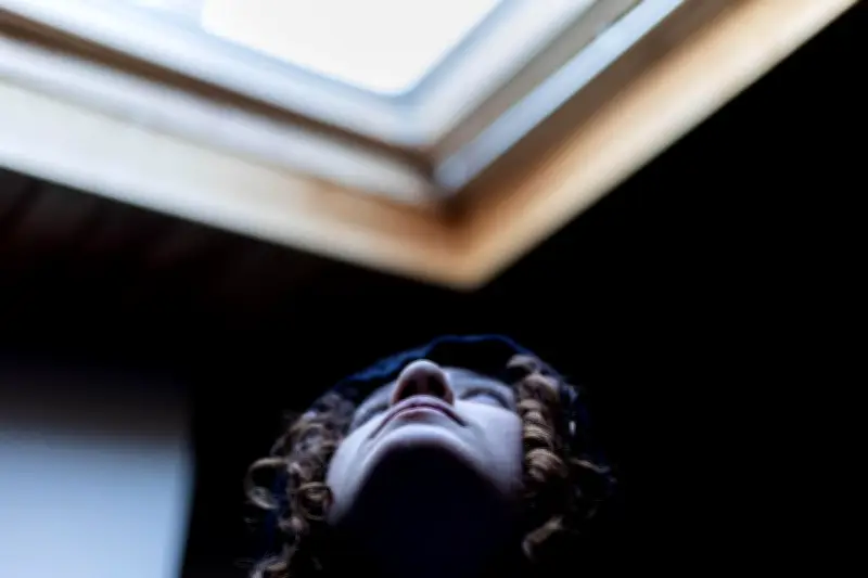 Santé mentale : près d'une personne sur deux souffre en silence, surtout les hommes âgés en milieu rural