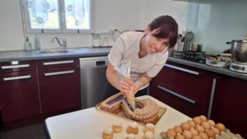 Sarah Gallien, 25 ans, quitte les cuisines étoilées pour créer sa pâtisserie à Boulazac-Isle-Manoire