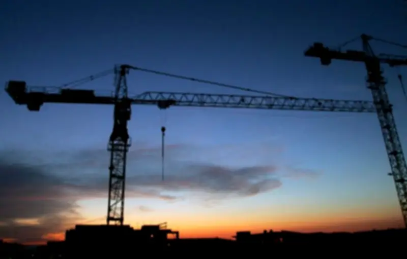 Sauvetage périlleux d'une femme en détresse perchée sur une grue à Betton