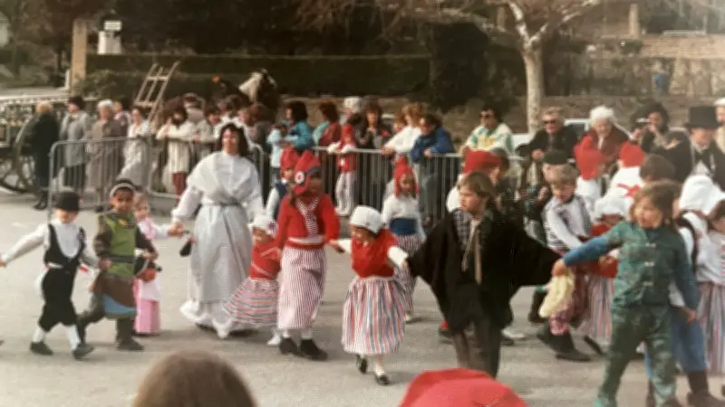 Sauveterre célèbre son carnaval printanier avec un défilé festif organisé par l'APE