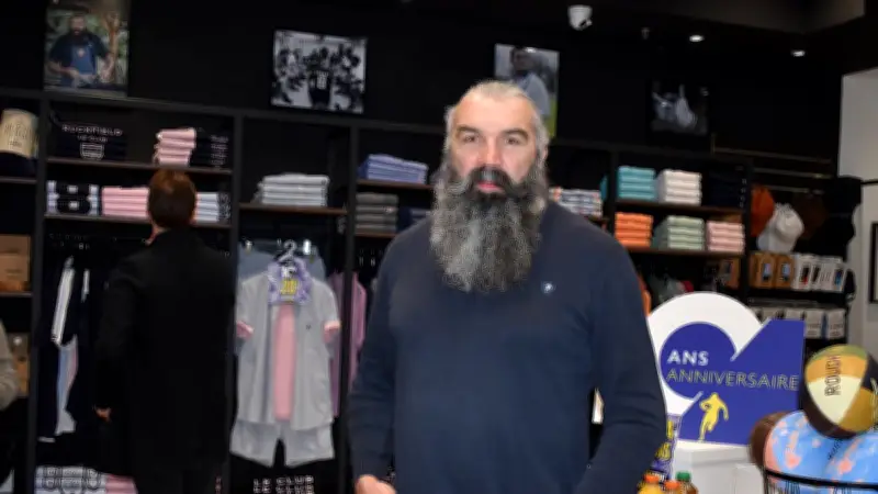 Sébastien Chabal célèbre les 10 ans de sa boutique de rugbywear aux Angles