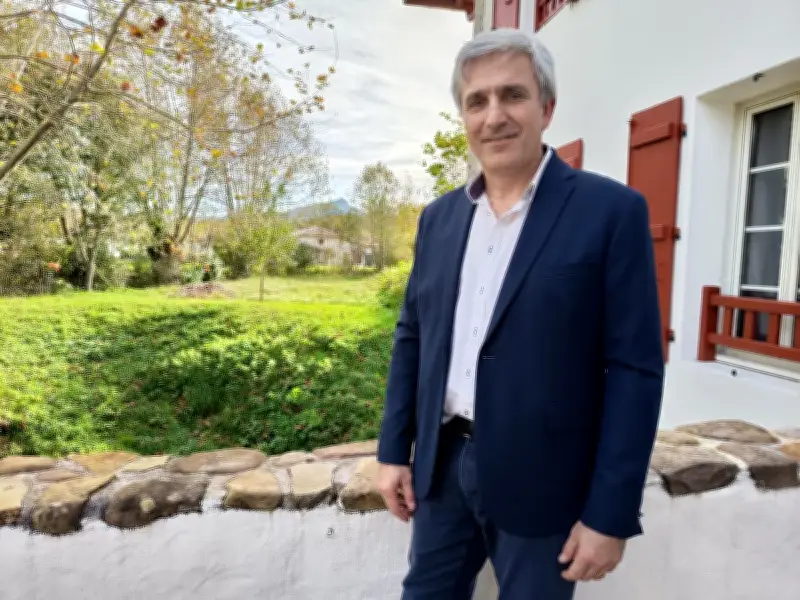 Sébastien Etchebarne lance sa campagne municipale à Urrugne sur fond de rupture avec la majorité