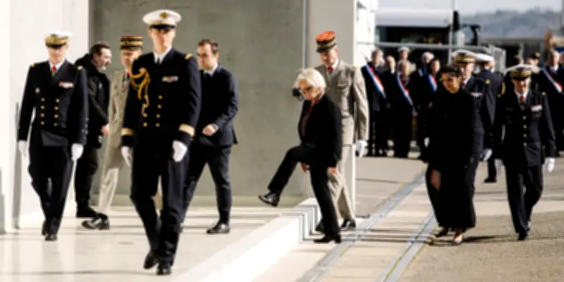 Sébastien Lecornu reçoit les forces politiques sur le prix des carburants